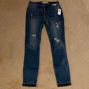 🔥NWT! Abercrombie & Fitch Ankle Jean - Size 2